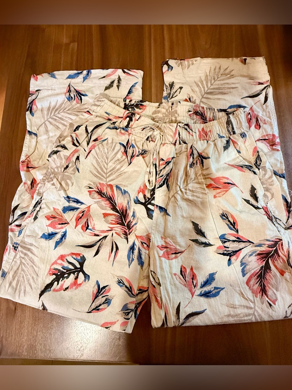 Briggs New York Cream Drawstring Pants with Coral & Navy Leaf Print